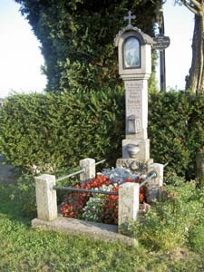 Grab am Putzleisdorfer Ortsfriedhof